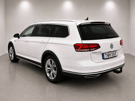 Volkswagen Passat Alltrack 5 of 14