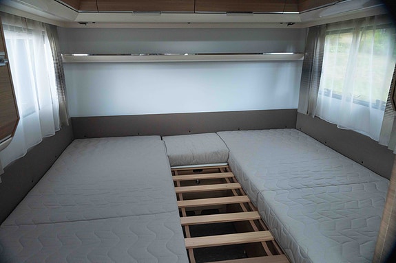 Adria Adora  542 UL 7 of 16