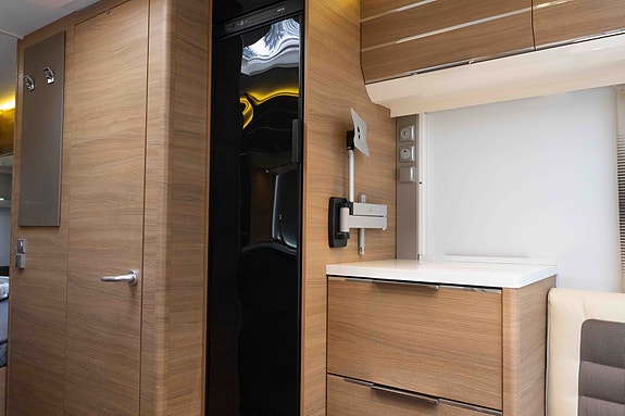 Adria Adora  542 UL 12 of 16