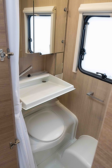 Adria Adora  542 UL 9 of 16
