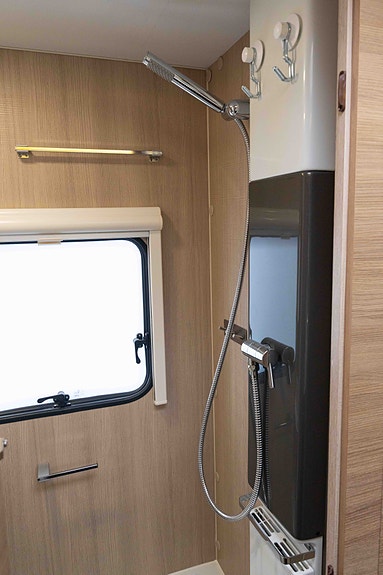 Adria Adora  542 UL 11 of 16