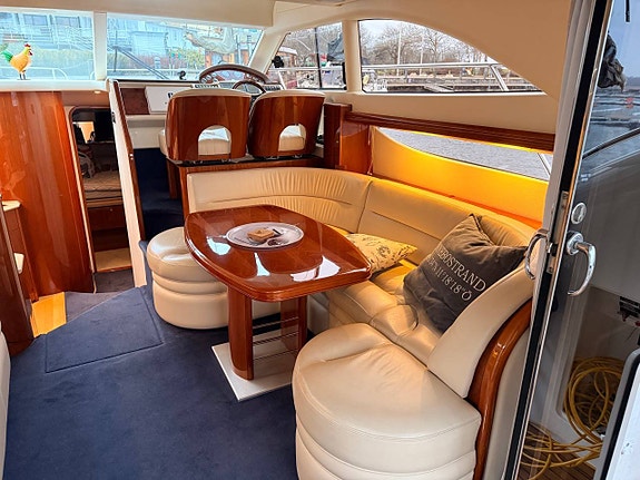 Princess 40 flybridge 7 of 10
