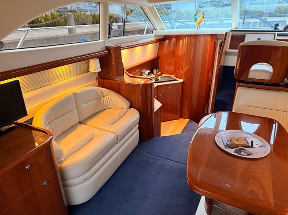 Princess 40 flybridge 6 of 10