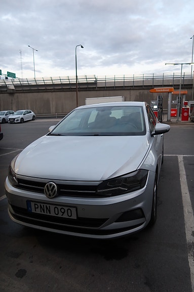 Volkswagen Polo 2 of 6