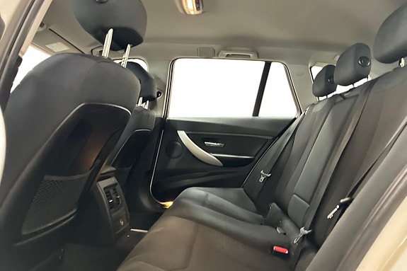 BMW 320d 13 of 25