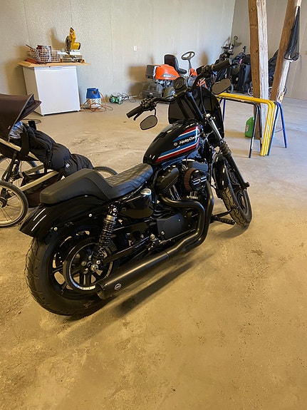 Harley-Davidson IRON 1200 4 of 5