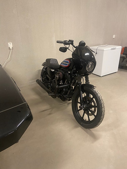 Harley-Davidson IRON 1200 2 of 5