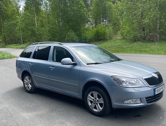 Skoda Octavia 2 of 4