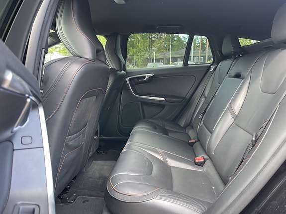 Volvo V60 8 of 21