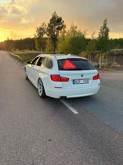 BMW 520d 3 of 12