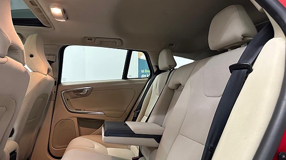 Volvo V60 13 of 30