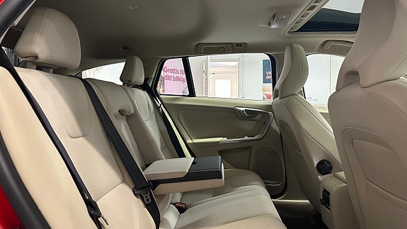 Volvo V60 14 of 30