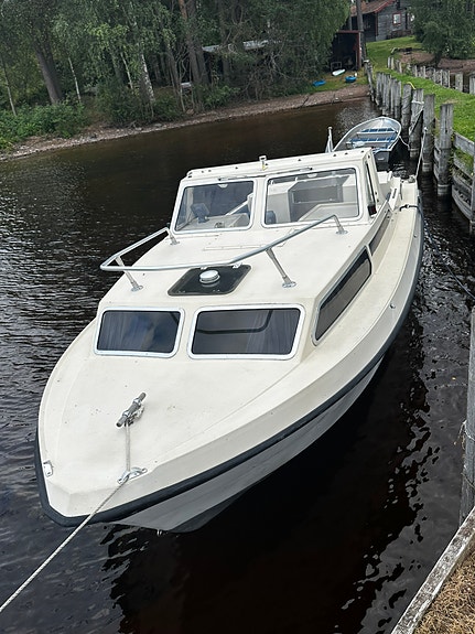 Finnsport 650 AC med 115hk fyrtaktare och trailer 2 of 11