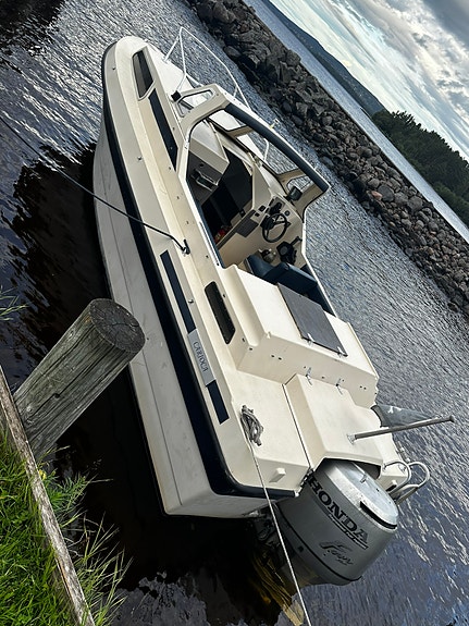 Finnsport 650 AC med 115hk fyrtaktare och trailer 6 of 11