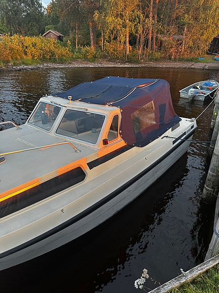 Finnsport 650 AC med 115hk fyrtaktare och trailer 11 of 11