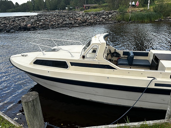 Finnsport 650 AC med 115hk fyrtaktare och trailer 5 of 11