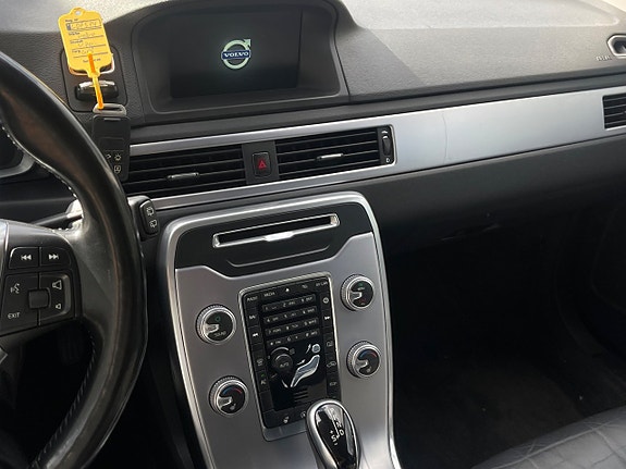 Volvo V70 11 of 22