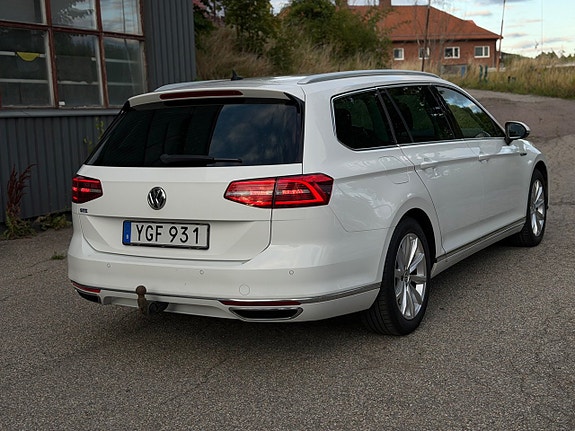 Volkswagen Passat 4 of 11