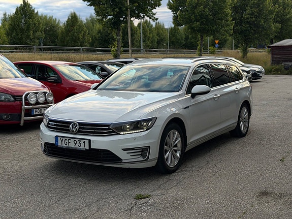 Volkswagen Passat 2 of 11