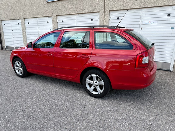Skoda Octavia 2 of 9