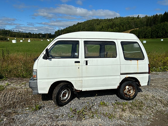 Daihatsu Hijet 2 of 11