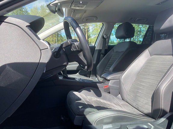 Volkswagen Passat 7 of 18