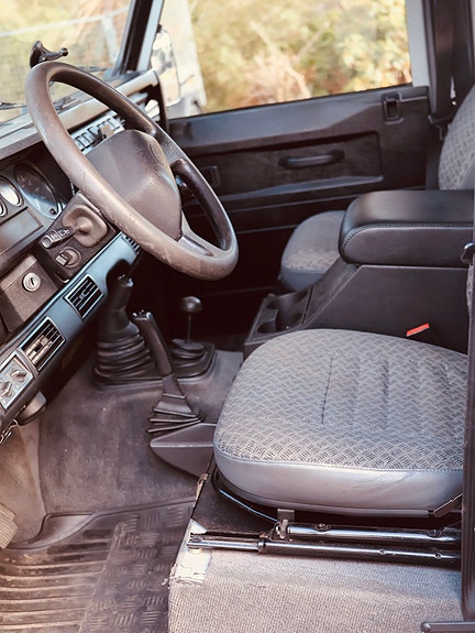 Land Rover Defender 110 5 of 6