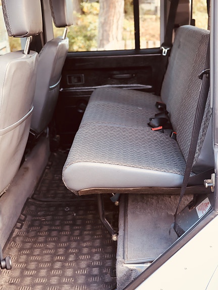 Land Rover Defender 110 4 of 6