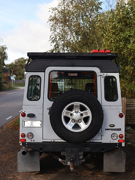 Land Rover Defender 110 3 of 6