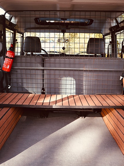 Land Rover Defender 110 6 of 6