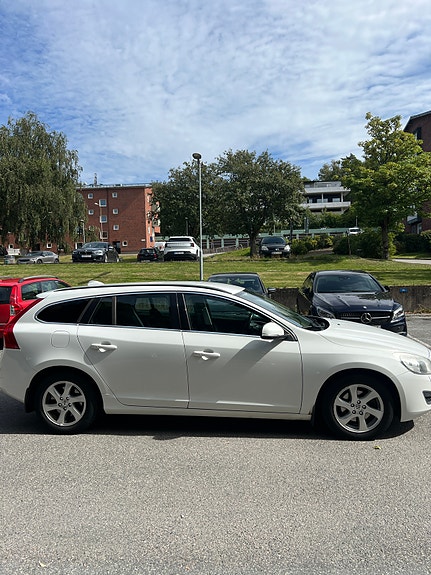 Volvo V60 4 of 10