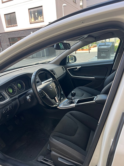 Volvo V60 7 of 10