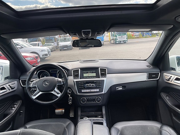 Mercedes-Benz ML350 6 of 21