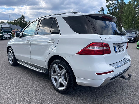 Mercedes-Benz ML350 4 of 21