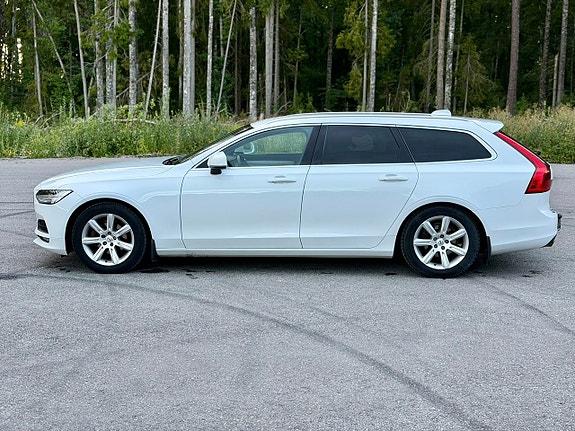 Volvo V90 2 of 23