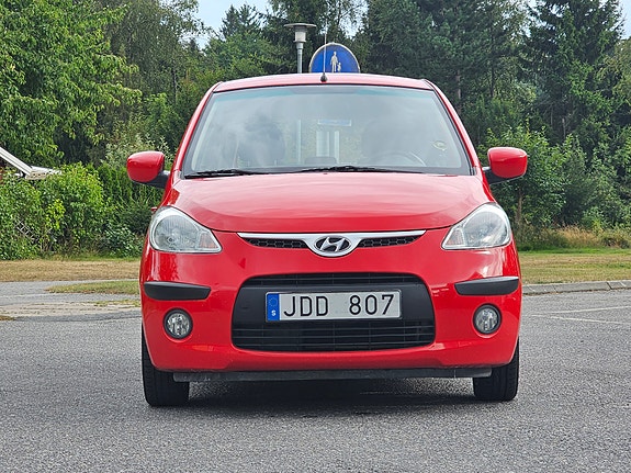Hyundai i10 2 of 10