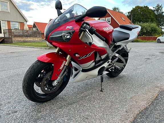 Yamaha YZF-R1 3 of 5