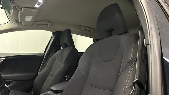 Volvo V40 12 of 29