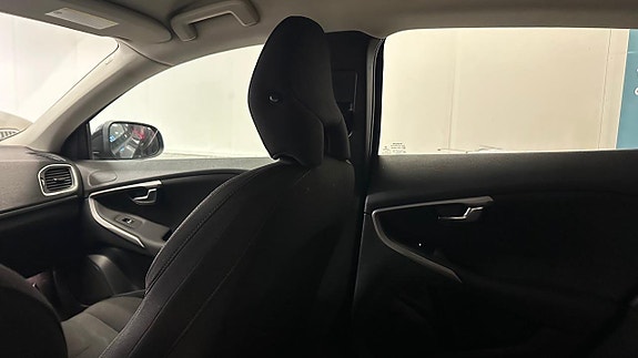 Volvo V40 17 of 29