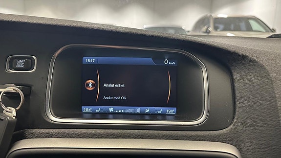 Volvo V40 25 of 29