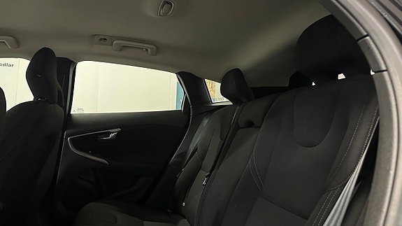 Volvo V40 13 of 29