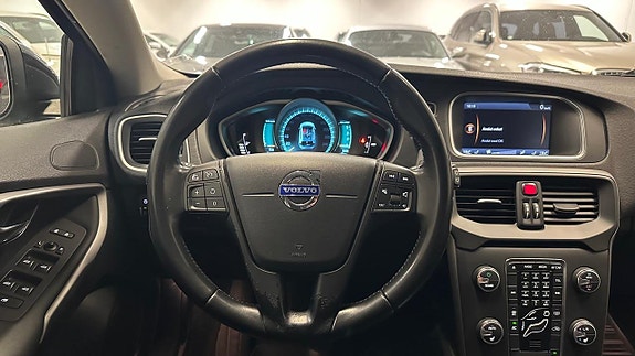 Volvo V40 18 of 29