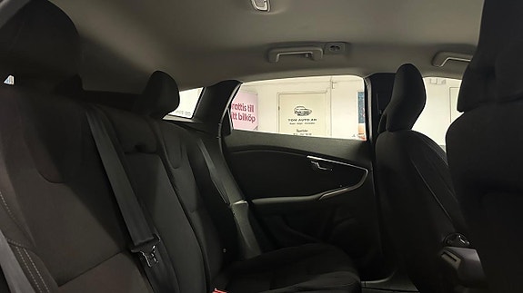 Volvo V40 14 of 29
