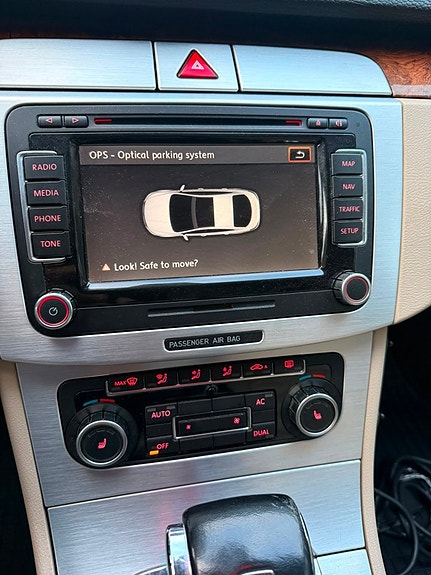 Volkswagen Passat CC 17 of 28