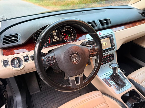 Volkswagen Passat CC 16 of 28