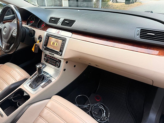 Volkswagen Passat CC 14 of 28