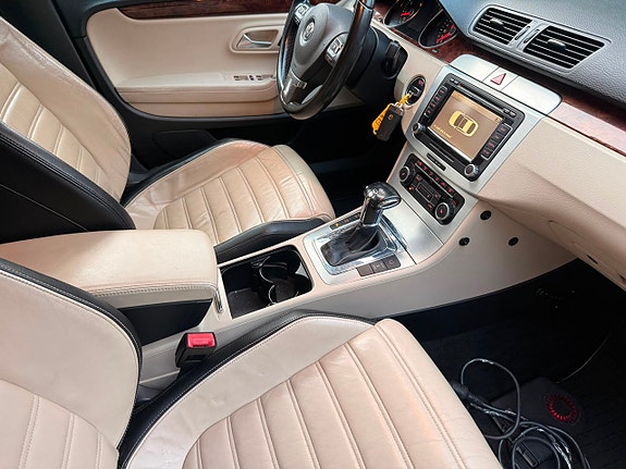 Volkswagen Passat CC 13 of 28