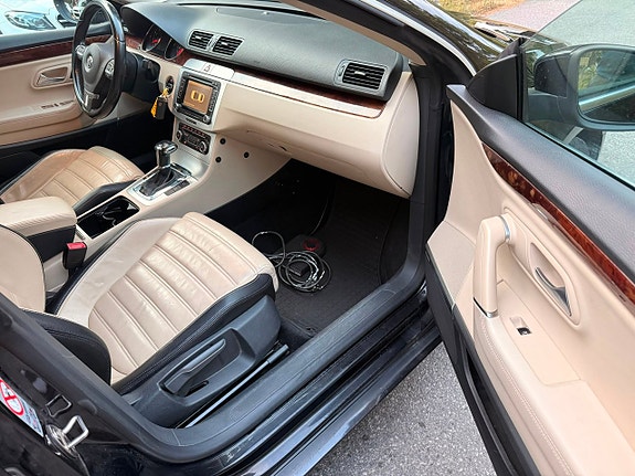Volkswagen Passat CC 11 of 28