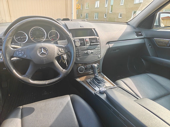 Mercedes-Benz C180 5 of 10