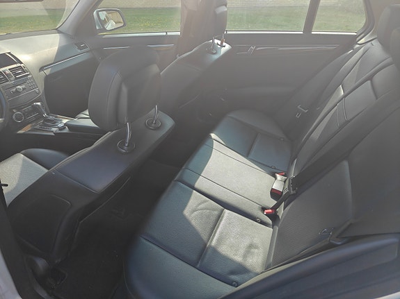 Mercedes-Benz C180 8 of 10
